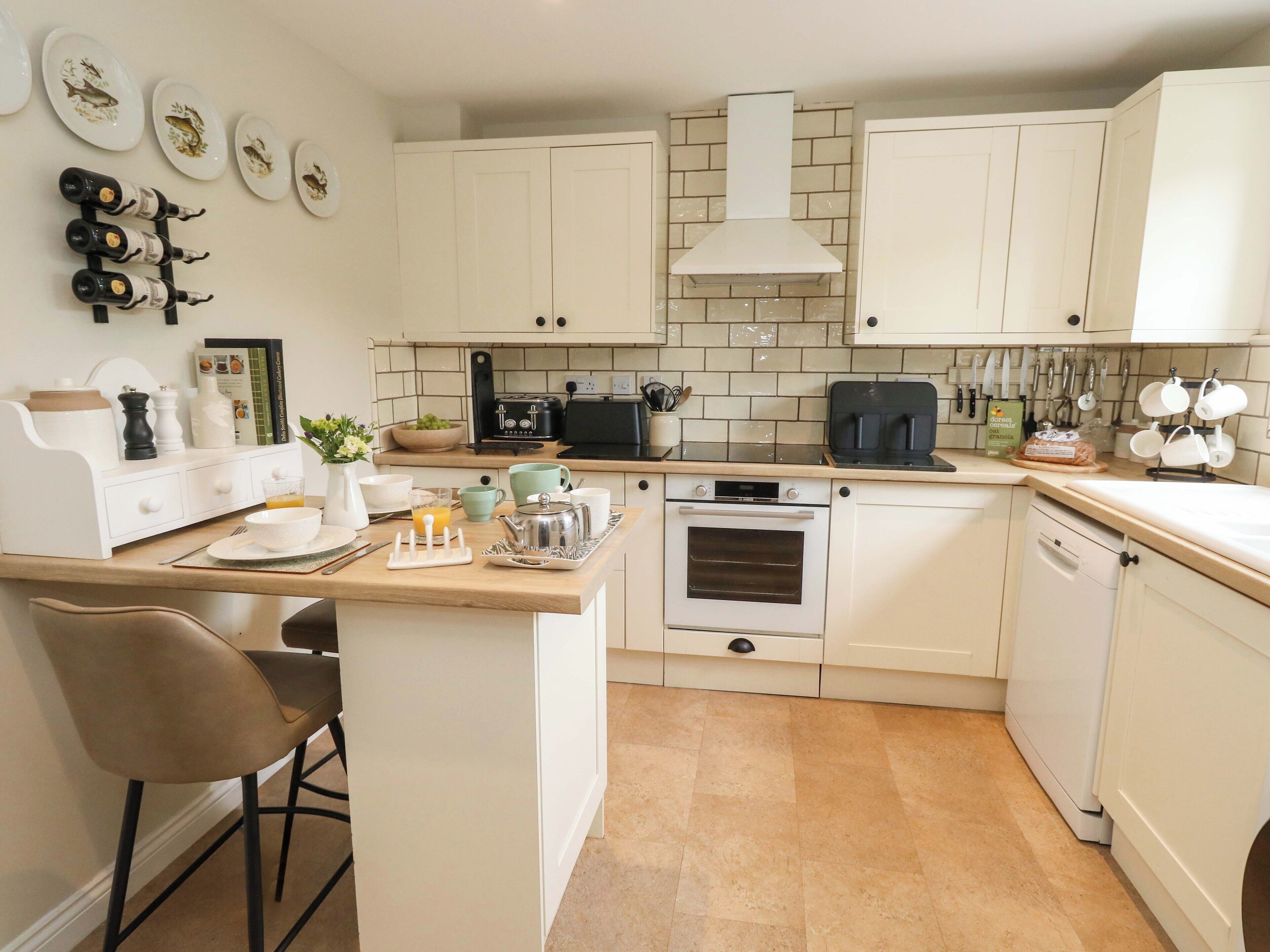 Dishwasher, cookware/dishes/utensils