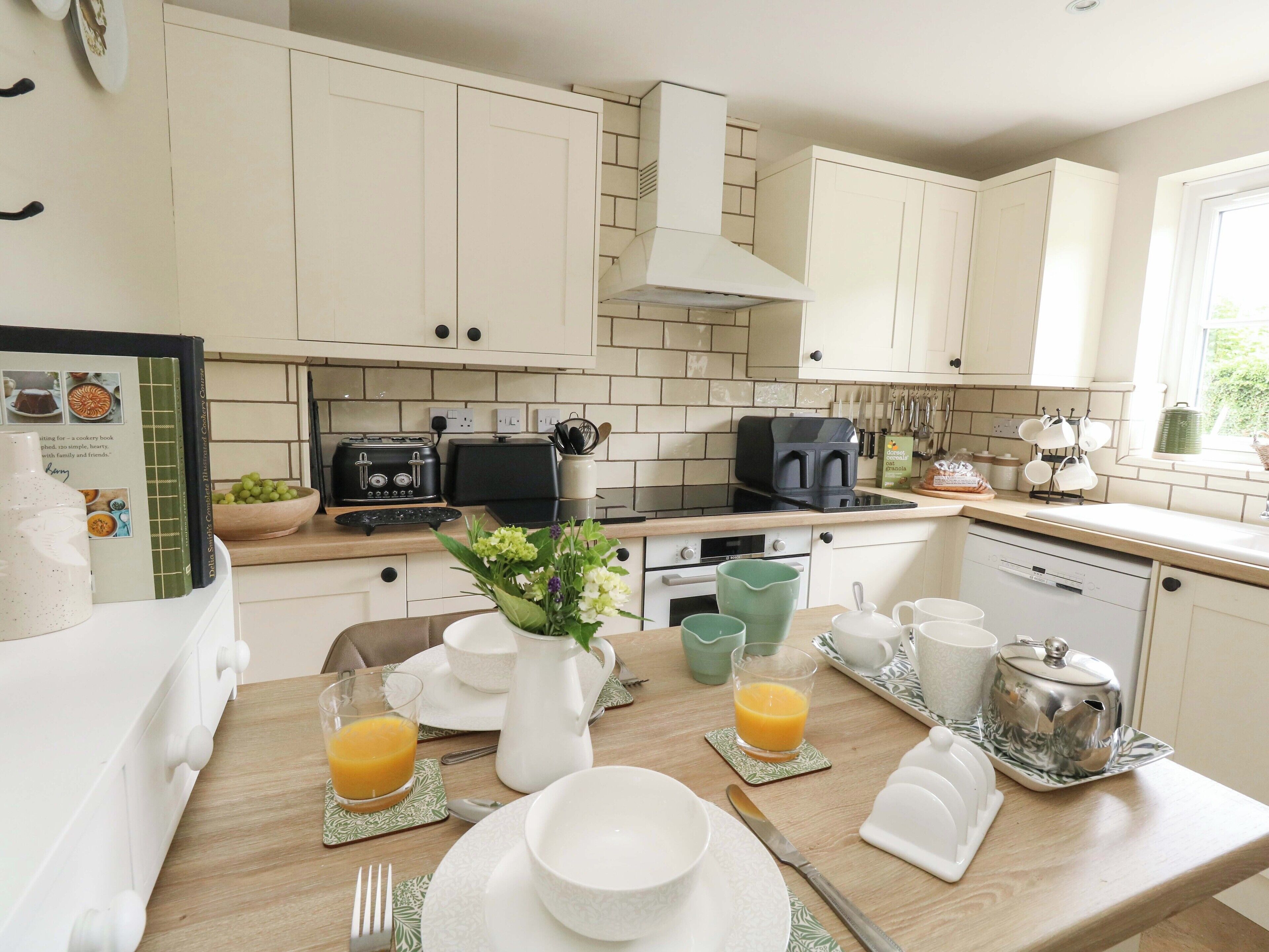 Dishwasher, cookware/dishes/utensils