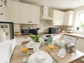 Dishwasher, cookware/dishes/utensils