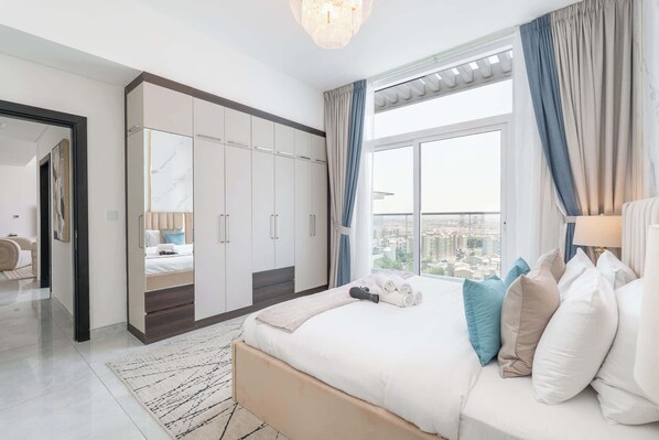 2 عدّة غرف نوم ومكواة/لوح كي وواي فاي وملاءات أسرّة