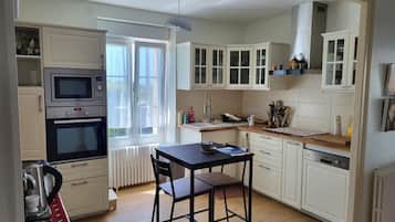 Micro-ondes, four, plaque de cuisson, lave-vaisselle