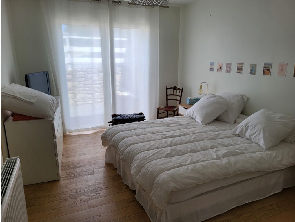 3 habitaciones, tabla de planchar con plancha, wifi y ropa de cama 