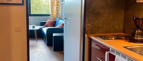 Réfrigérateur, cafetière/bouilloire