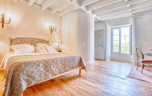 4 bedrooms, iron/ironing board, travel cot, free WiFi - Charmante Maison avec piscine (Savignac-les-Églises)