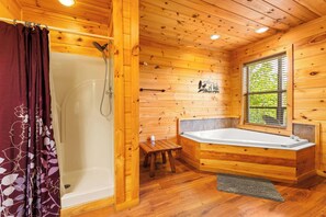 Shower, hair dryer, towels, shampoo - 3BDR+Loft for 12 w/Hot Tub, Billiards & Mtn Views! (Sevierville)