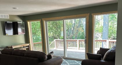 Newly Remodeled 3 Bedroom Cabin on the upper AuSable River