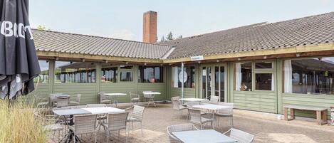 House | Outdoor dining