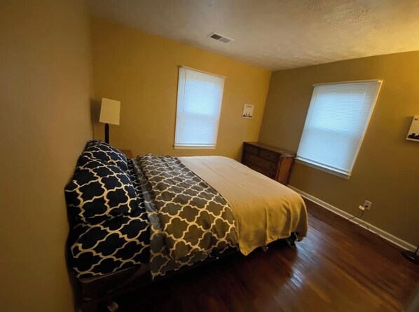 Iron/ironing board, WiFi, bed sheets