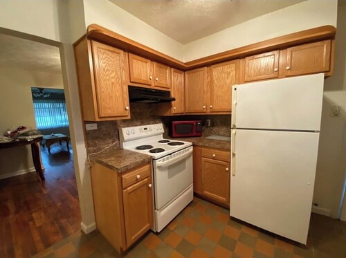 'Emmett' Just off I-75! 2 full bedrooms!