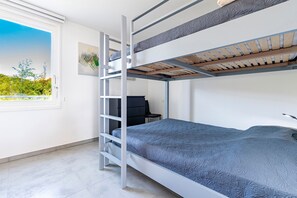 2 soverom, strykejern/-brett og wi-fi (inkludert)