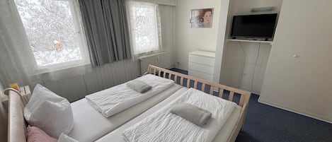 2 slaapkamers, een strijkplank/strijkijzer, wifi, beddengoed