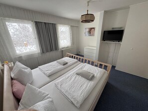 2 chambres, fer et planche à repasser, Wi-Fi, draps fournis