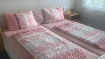 2 makuuhuonetta, silitysrauta/-lauta, Wi-Fi, vuodevaatteet