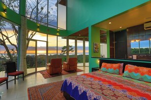 5 habitaciones, caja de seguridad en la habitación y escritorio 