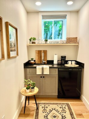 Microwave, oven, stovetop, dishwasher
