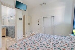 1 habitación, wifi y ropa de cama