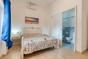 1 bedroom, WiFi, bed sheets - Apartment 'Florence - Bilocale 2' with Private Terrace, Wi-Fi and Air Conditioning (Torre Lapillo)
