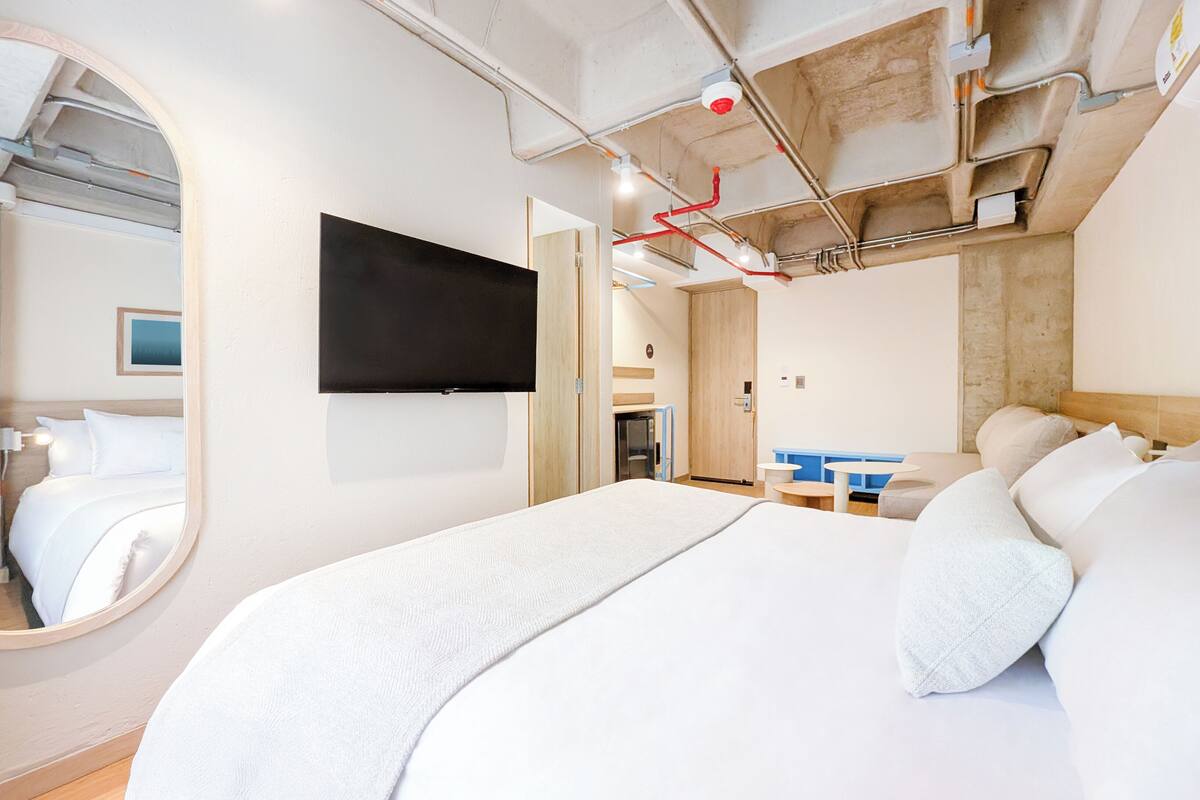 Premium bedding, in-room safe, blackout curtains, iron/ironing board