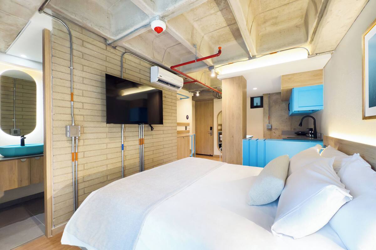 Premium bedding, in-room safe, blackout curtains, iron/ironing board