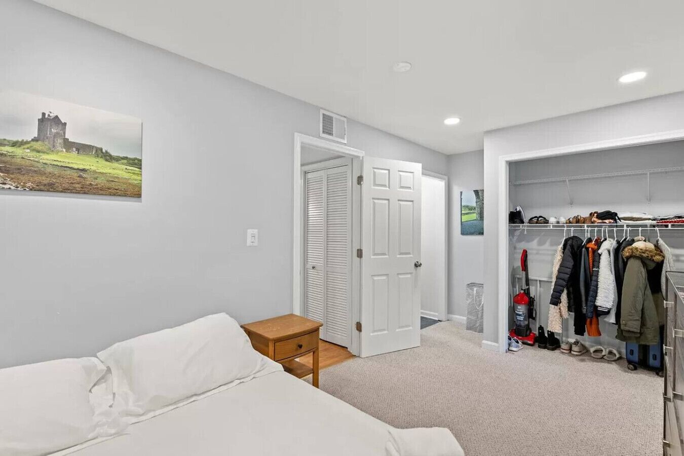 1 bedroom, desk, iron/ironing board, WiFi