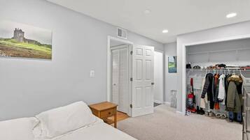 1 Schlafzimmer, Schreibtisch, Bügeleisen/Bügelbrett, WLAN