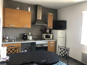 Refrigerador, microondas, horno, cafetera/tetera