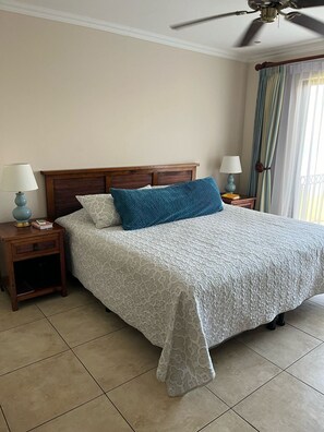 2 slaapkamers, een strijkplank/strijkijzer, internet, beddengoed