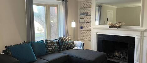 Smart TV, fireplace
