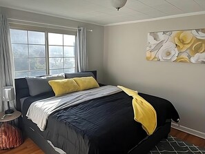 3 bedrooms, iron/ironing board, WiFi, bed sheets