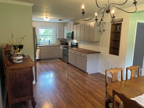 Mikrowelle, Ofen, Herdplatte, Geschirrspüler