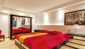 3 bedrooms, desk, iron/ironing board, free WiFi