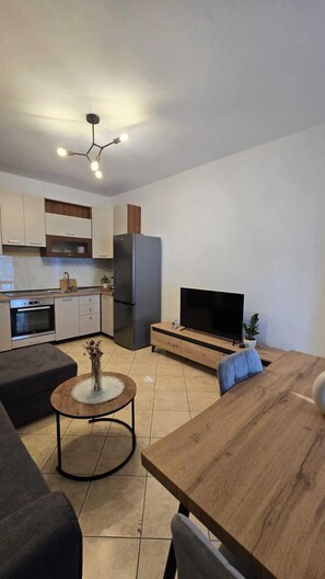 Apartment, 2 Bedrooms | Private kitchen