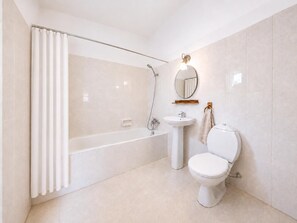 Shower, hair dryer, towels - Panorama Villa - Four Bedroom Villa, Sleeps 10 (Pomos)