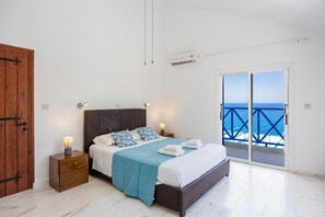 4 slaapkamers, een strijkplank/strijkijzer, wifi, beddengoed