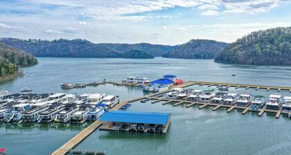 Hurricane Hideaway at Center Hill Lake