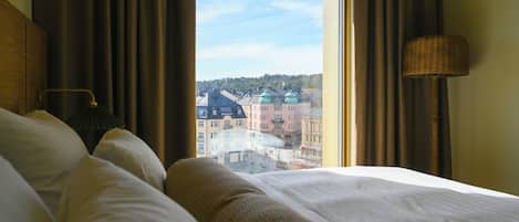 Blackout curtains, free WiFi, bed sheets