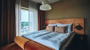 Deluxe Room | Blackout drapes, free WiFi, bed sheets