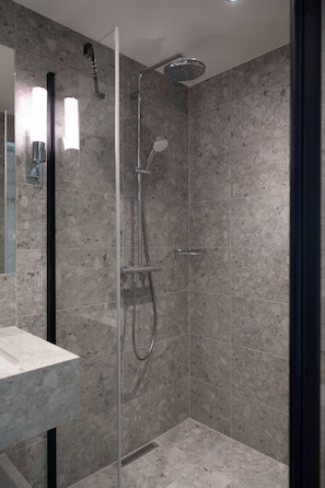 Dusche, Handtücher, Seife, Shampoo