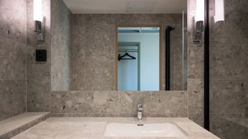 Dusch, handdukar, tvÄl och schampo