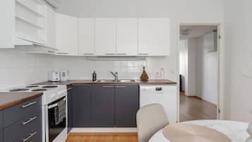 Căn hộ cơ bản, ban công, quang cảnh sân vườn | Bếp riêng | Tủ lạnh, lò vi sóng, lò nướng, bếp nấu