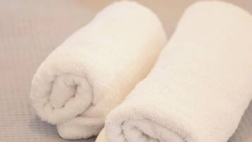 Bruser, hårtørrer, håndklæder, Sæbe