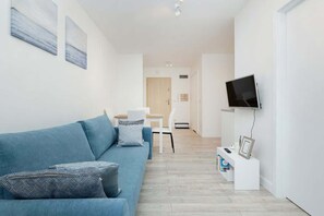 TV, offices - Sunny Apartment with Balcony | Close to the Spa Park (Świnoujście)