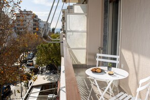 Outdoor dining - Bright 2 bedroom apartment in Palaio Faliro (Paleo Faliro)