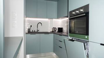 Kühlschrank, Ofen, Herdplatte, Geschirrspüler