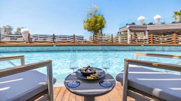 Pool Connect Room | Ropa de cama de alta calidad y minibar