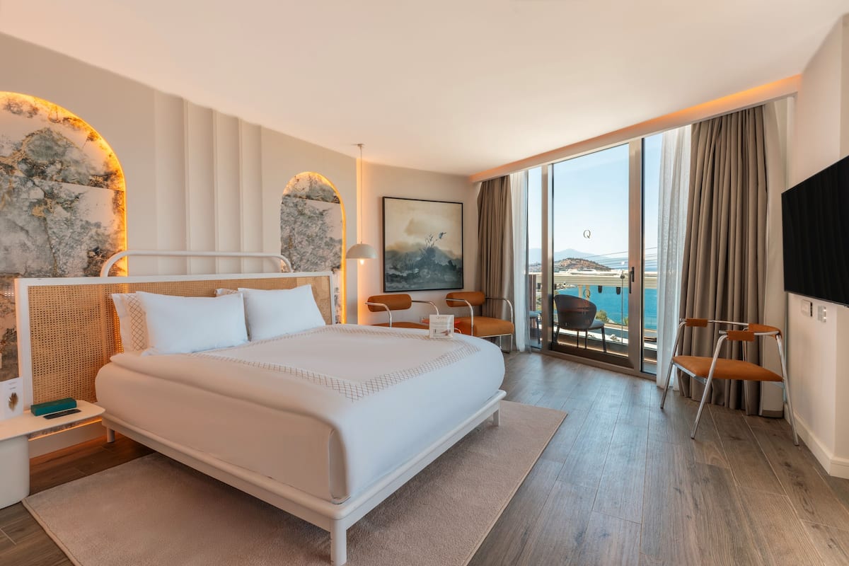 Premium bedding, minibar, in-room safe, desk