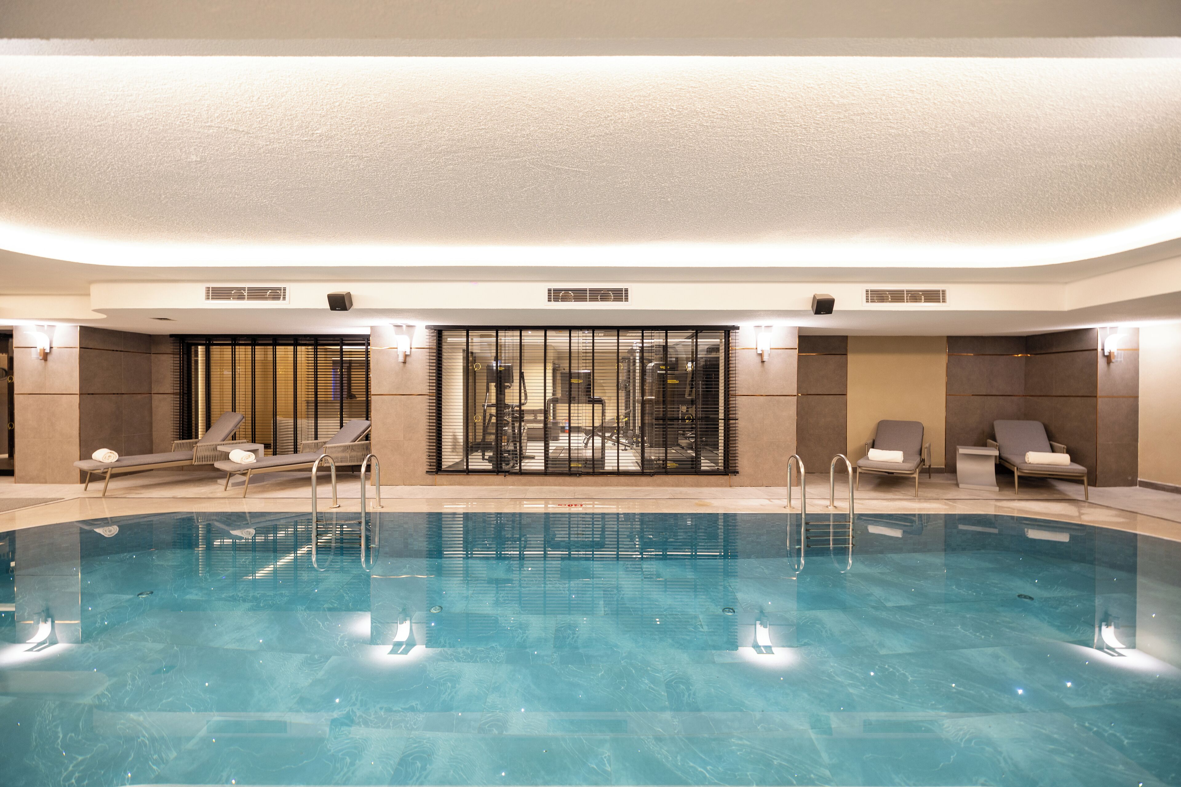 Indoor pool, seasonal outdoor pool, free cabanas, pool umbrellas