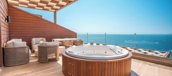 Qlusive Hotel