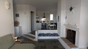 Smart TV, fireplace