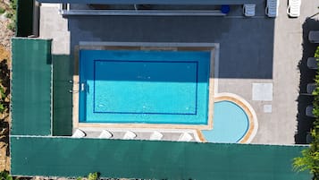 Piscine extérieure (ouverte en saison)